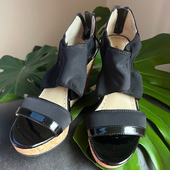 Adrienne Vittadini Black Chelle Cork Wedge Platform Heels Sandals Shoes Size 6.5 - Picture 2 of 9